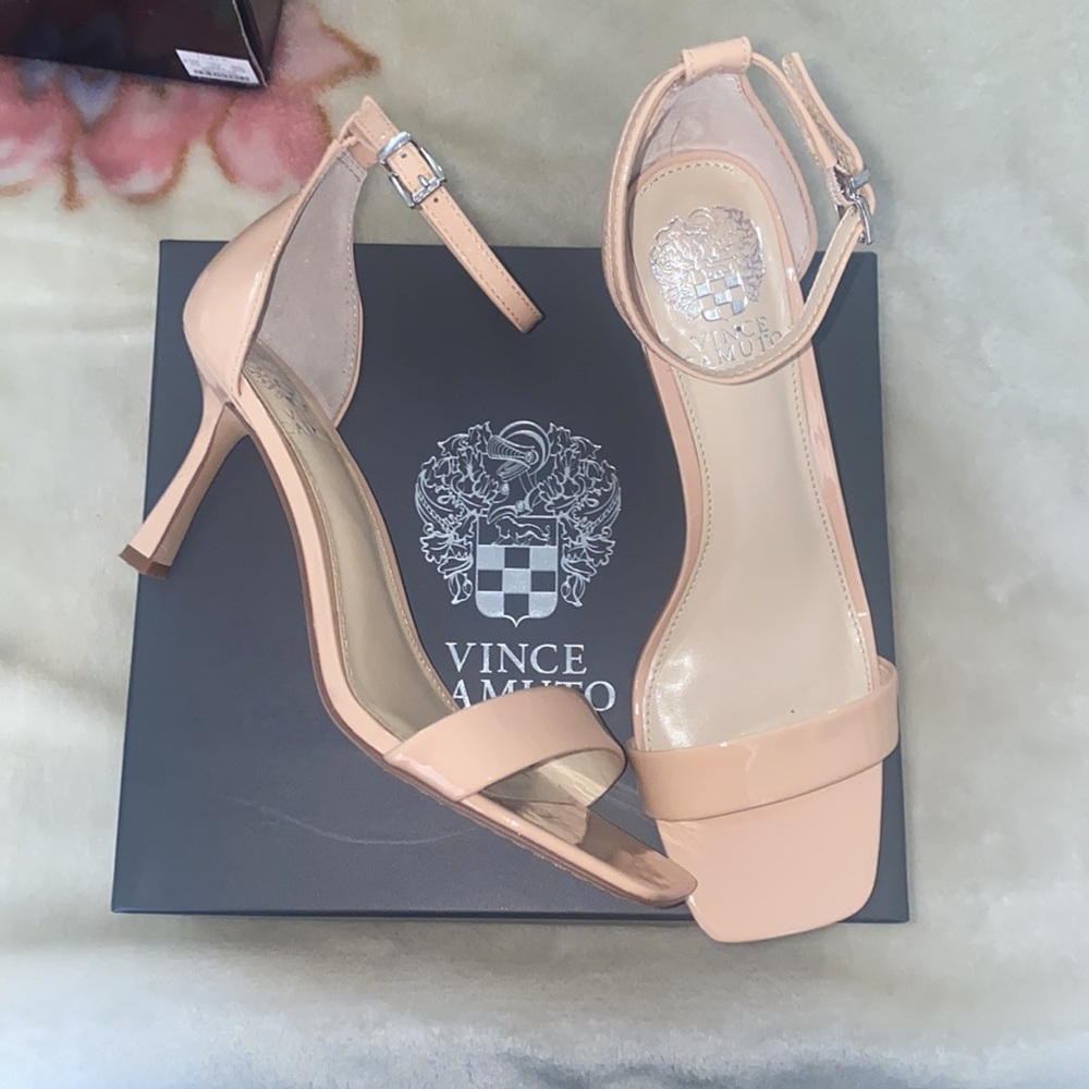 Vince Camuto Nude heels